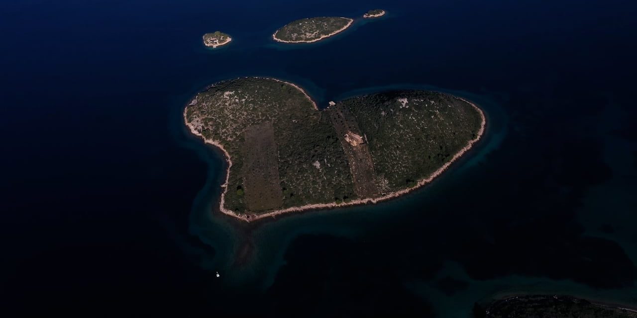Pulau Galesnjak Tempat Romantis Yang Mirip Dengan Simbol Hati