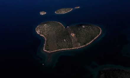 Pulau Galesnjak Tempat Romantis Yang Mirip Dengan Simbol Hati