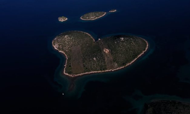 Pulau Galesnjak Tempat Romantis Yang Mirip Dengan Simbol Hati