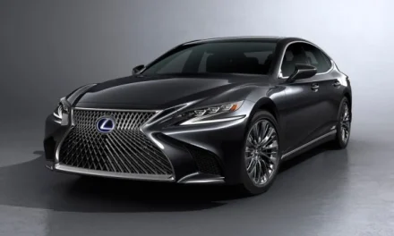 Lexus LS Hadir Dua Opsi Mesin Bensin 3.456 cc Yang Bertenaga